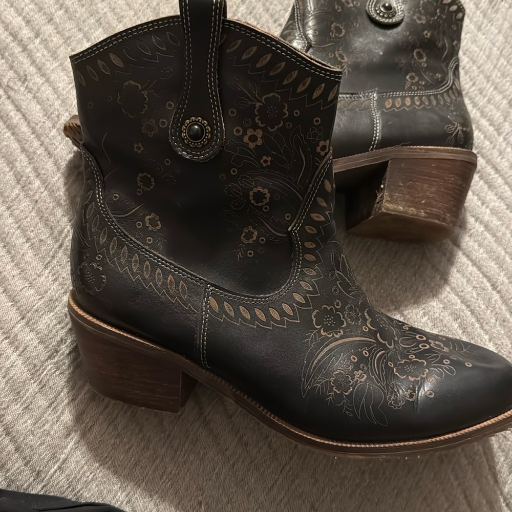 L’artiste black floral boot